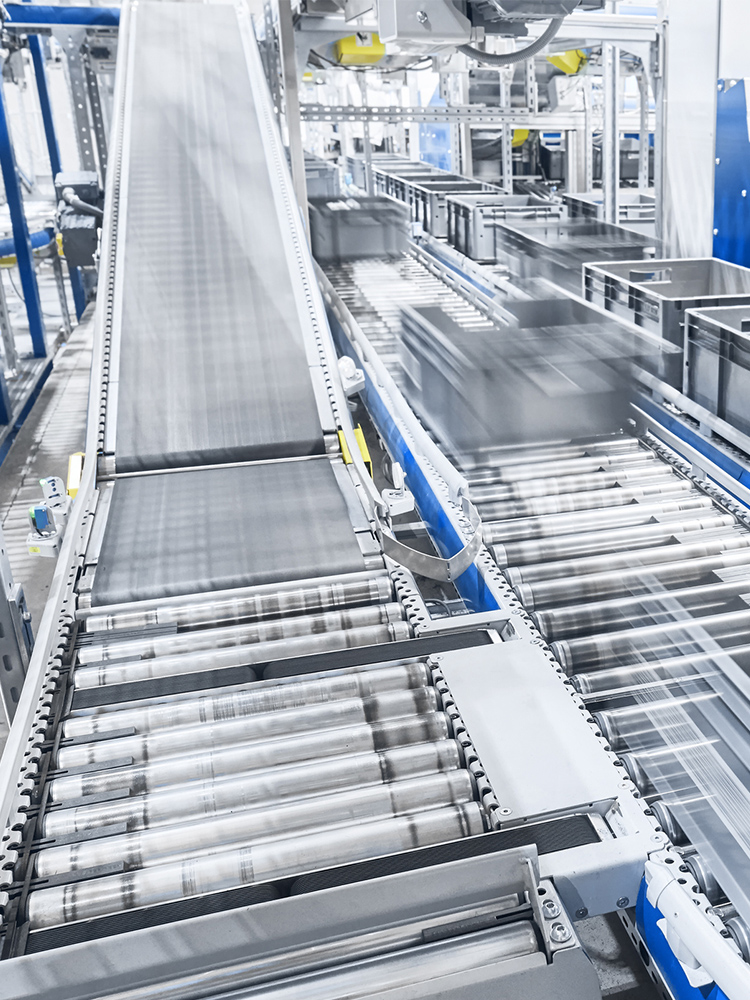 Modern conveyor system with boxes in motion